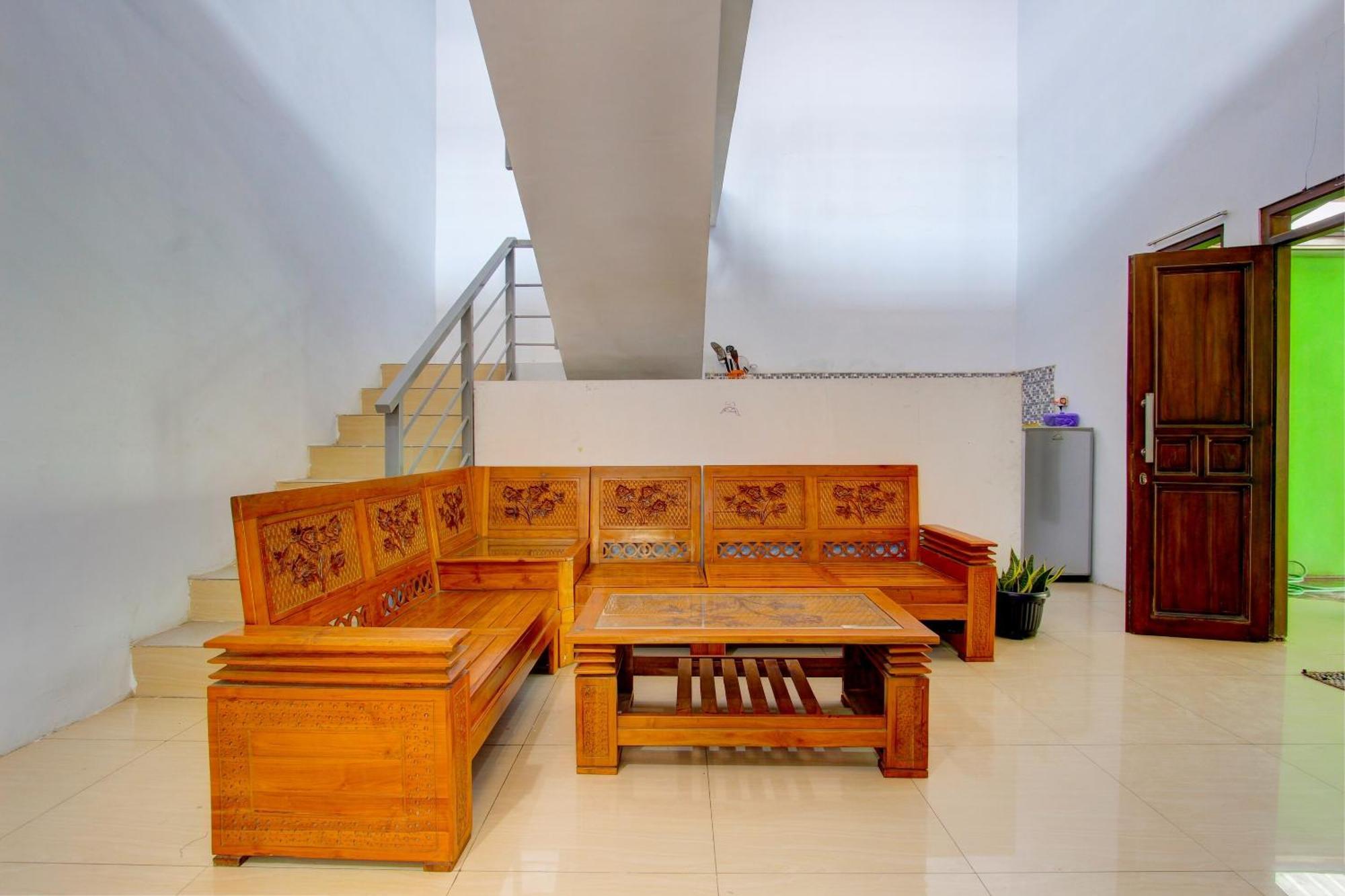 Super Oyo 93012 Griya Kencana Asri Syariah Lawean Exterior photo