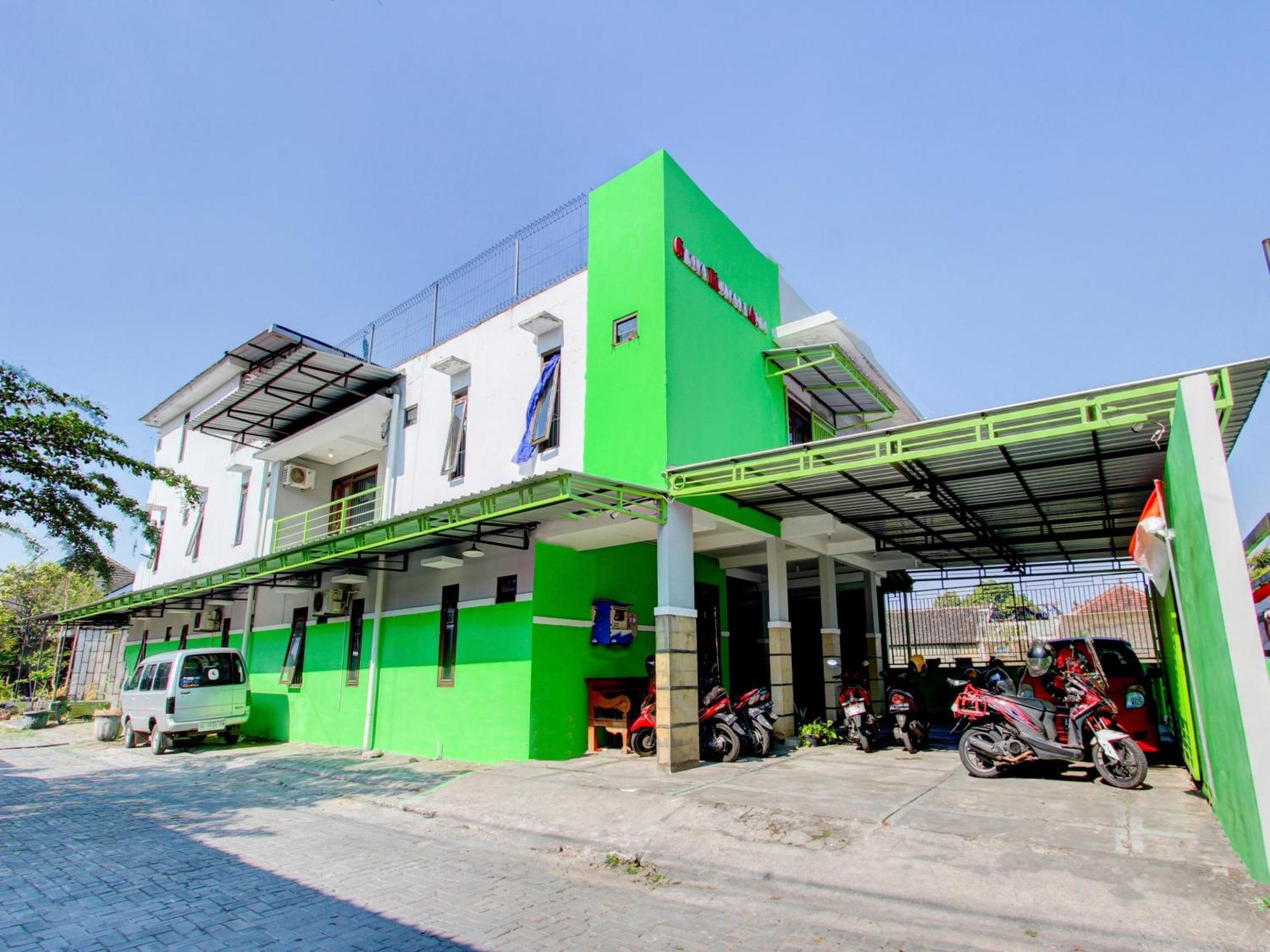 Super Oyo 93012 Griya Kencana Asri Syariah Lawean Exterior photo