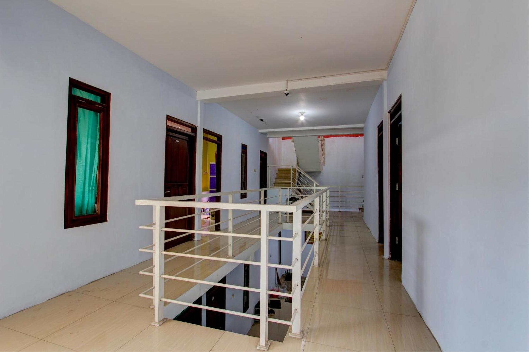 Super Oyo 93012 Griya Kencana Asri Syariah Lawean Exterior photo