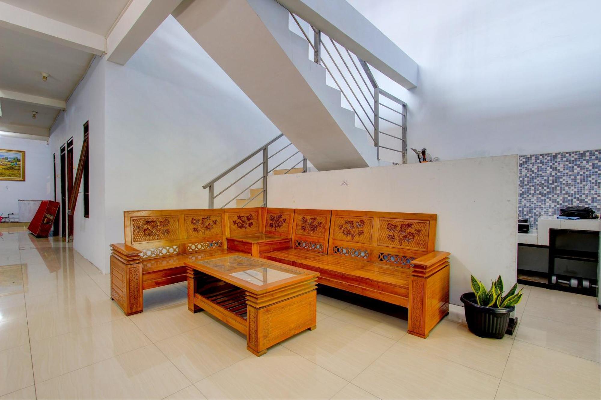 Super Oyo 93012 Griya Kencana Asri Syariah Lawean Exterior photo