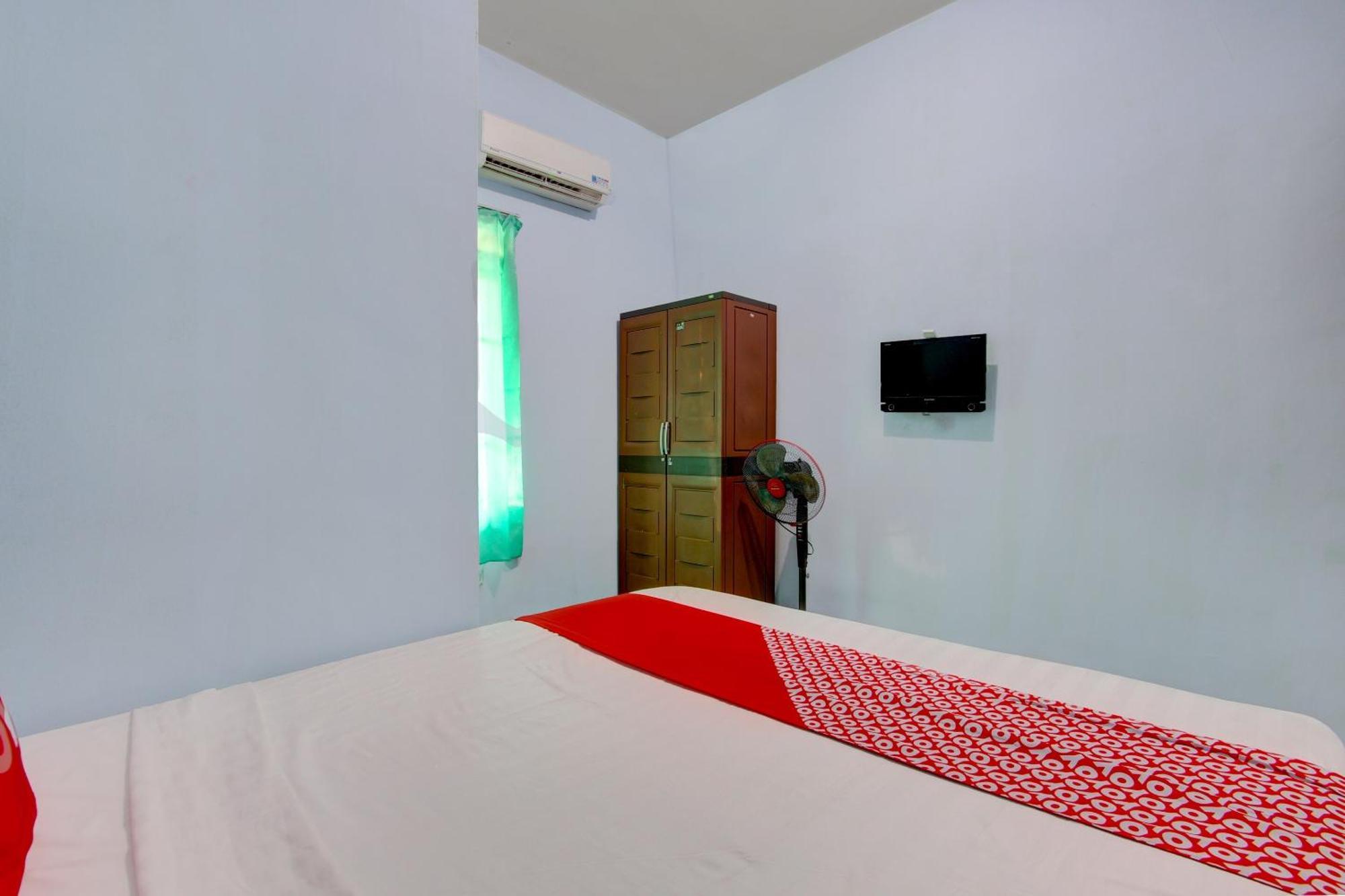 Super Oyo 93012 Griya Kencana Asri Syariah Lawean Exterior photo