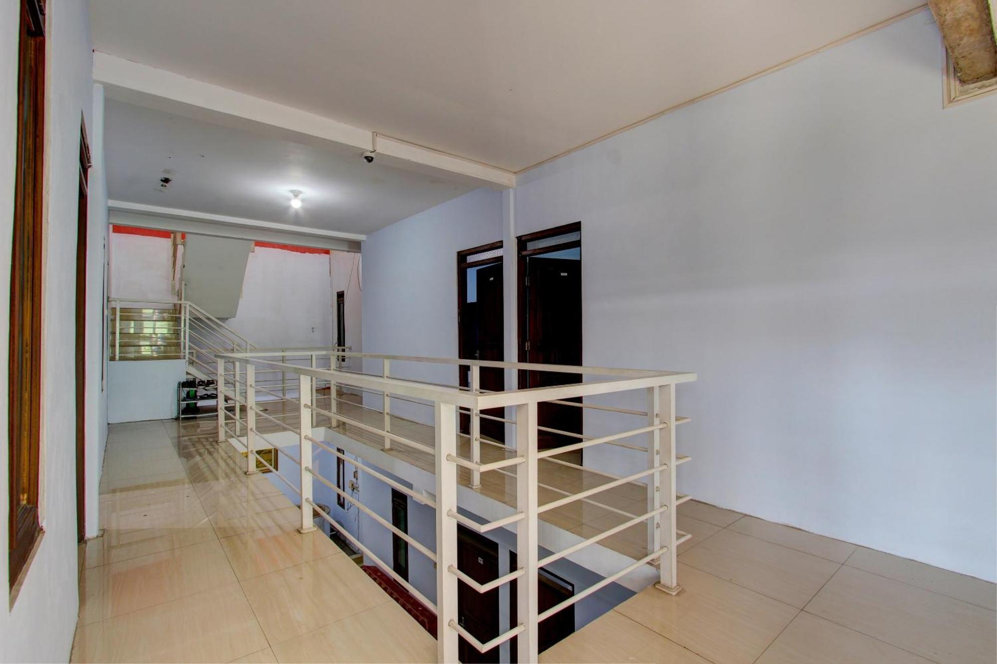 Super Oyo 93012 Griya Kencana Asri Syariah Lawean Exterior photo